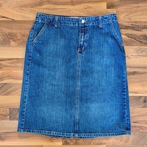 GAP 100% Cotton Blue Jean Denim Midi Skirt with Pockets & Slit in back Size 12